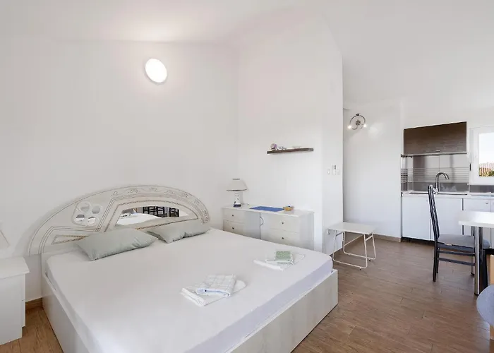 דירה 1 Bedroom Awesome In פירובאץ