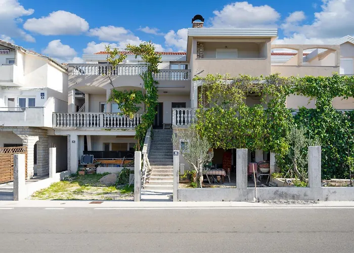 1 Bedroom Awesome In شقة بيروفاتش