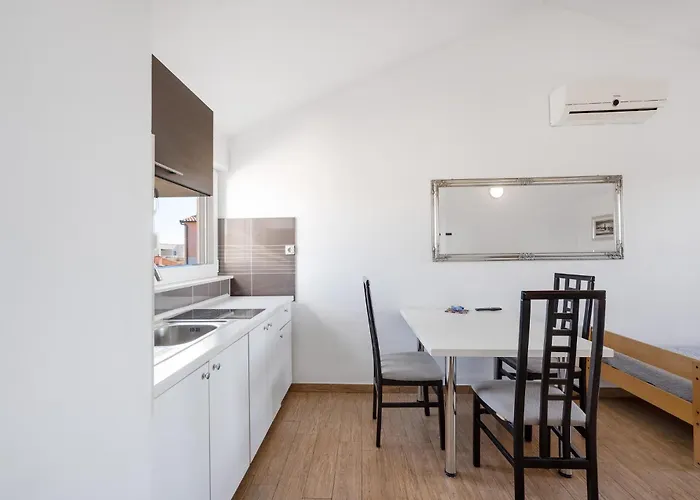 1 Bedroom Awesome In بيروفاتش