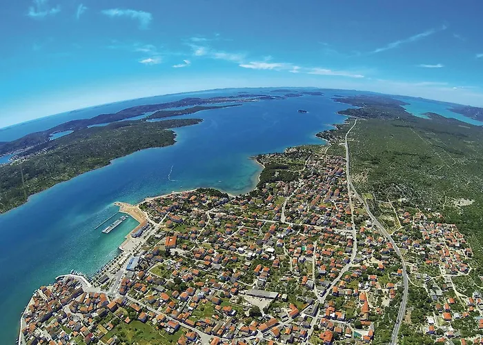 1 Bedroom Awesome In דירה פירובאץ